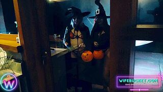 Wife Bucket: Forró halloweeni meglepetés hármasban a feleségemmel és a barátnőjével