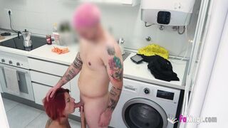Forró vörös MILF, Alba mohón kúrja mostohafia haverját a FaKings kamerái előtt, hogy mindenkinek felcsigázza a kedélyét