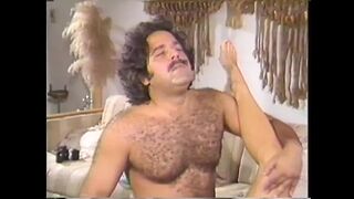 Ron Jeremy szopja a retro pornóban a dögös idős nő hatalmas fenekét az Once Upon a Time in America harmadik részében
