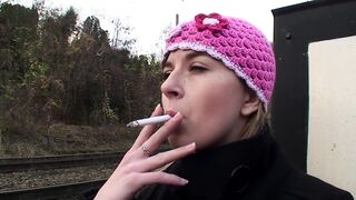 Nagymama gyönyörű ajándéka: vad hármas a tini lánnyal