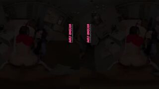 Amber és Mona hármasban kielégítik egymást - VR cosplay pornó hatalmas mellekkel