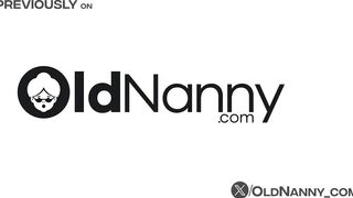Érett latina istennő hatalmas fehér műfasszal kényezteti magát az Old Nanny oldalán