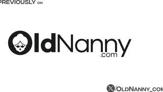 Dús idős szépség lázadón nedvesedik a vastag, barna vesszőn az Old Nanny-nél