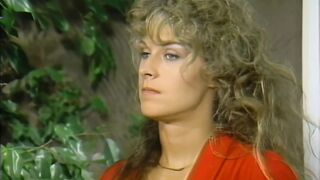 Sheri St. Clair és Kimberly Carson perverz MILF modellek kéjes, orgazmusra éhező retro cumizása világos szőke és fekete tincsekkel