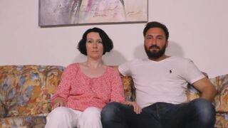 Sonja Sweet nyelveszi és simogatja a vastag farkat a legjobbjaival egyenesen válogatásban